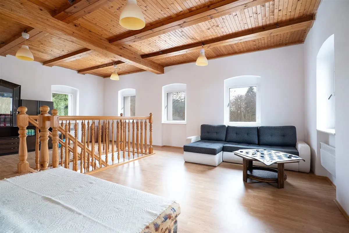 Dům u Lípy – Podkroví s trámy