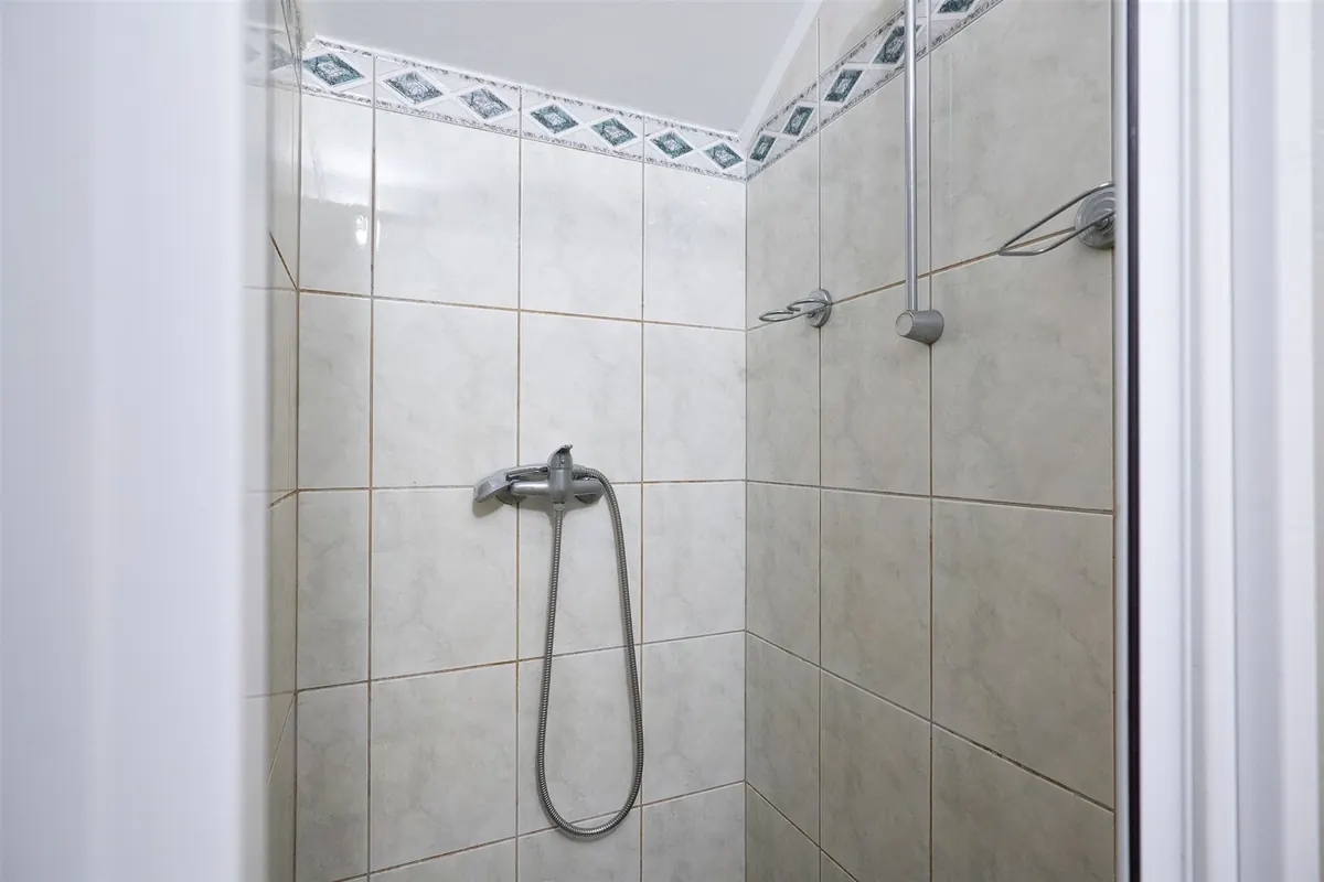Dům u Lípy – Sprchový kout